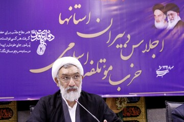 پورمحمدی: شاید اصلاح طلبان به سمت لاریجانی چرخشی داشته باشند /اگر لاریجانی کاندیدا شود، شورای وحدت درباره اش اظهارنظر می کند