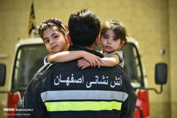 تصاویر | خانواده مردان آتش‌نشان 