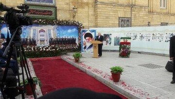 ظریف از خانواده‌های شهدای وزارت امورخارجه تقدیر کرد