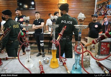 برخورد پلیس با عرضه زیرزمینی قلیان در ایام کرونایی