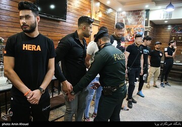 برخورد پلیس با عرضه زیرزمینی قلیان در ایام کرونایی