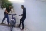 ببینید | سرقت گوشی موبایل از نوجوان در خیابان به زور چاقو!