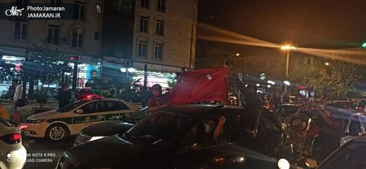 شادی بی پایان هواداران پرسپولیس پس از صعود به فینال لیگ قهرمانان آسیا، منیریه تهران