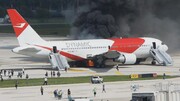 ببینید | لحظه تخلیه مسافرین از هواپیمای گرفتار در آتش