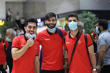 باشگاه پرسپولیس:کرونا است،کسی به فرودگاه نیاید!