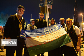 دلدادگان حسینی از سراسر جهان در پیاده روی اربعین