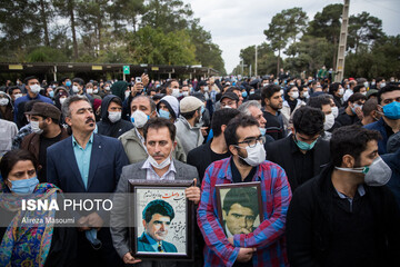 پیکر شجریان پس از اقامه نماز به فرودگاه منتقل شد