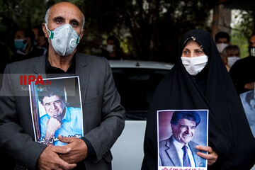 ببینید | دوستداران استاد محمد رضا شجریان در بهشت زهرا