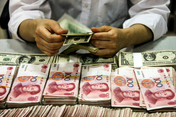 سقوط دلار در برابر یوآن چین در یک روز ۱.۴ درصد شد