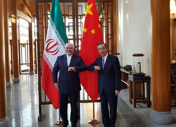 Zarif reviews regional, int'l developments with Chinese Counterpart