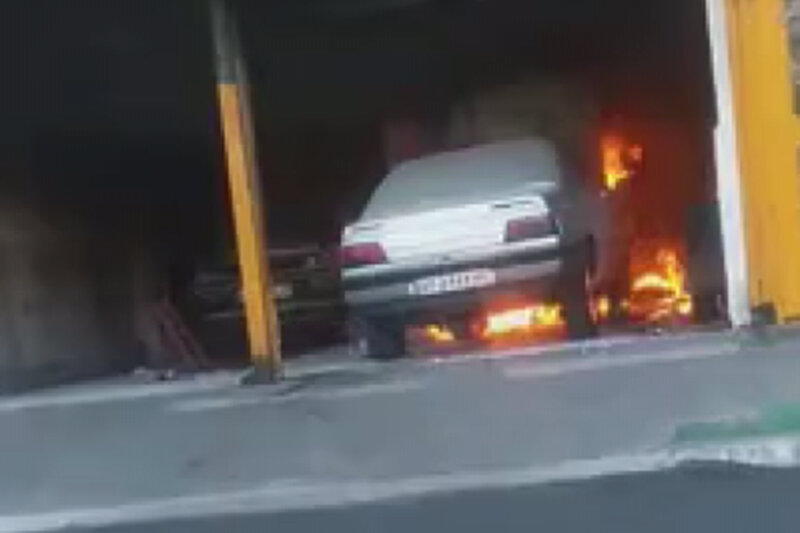 ببینید | آتش‌سوزی خودروی پژو ۴۰۵ در اتوبان کرج - چالوس
