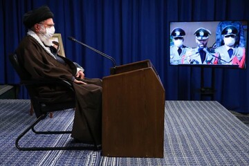 ببینید | ارتباط تصویری رهبرانقلاب با مراسم مشترک دانش‌آموختگی دانشجویان دانشگاه‌های افسری