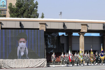 ارتباط تصویری رهبر انقلاب با مراسم مشترک دانش‌آموختگی دانشجویان دانشگاه‌های افسری نیرو‌های مسلح