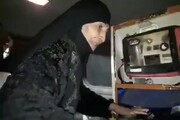 ببینید | استقبال مادر شهید مهدی نظری از فرزندش که در خان‌طومان به شهادت رسید