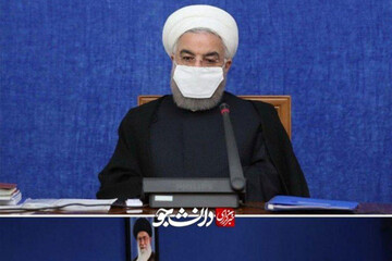 ببینید | رئیس جمهور ماسک حاشیه‌ساز را عوض کرد