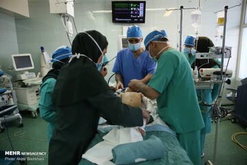 کمبود نیروی انسانی؛ خستگی و فرسودگی در ICU/ پیدا کردن تخت خالی در بیمارستان‌ها سخت است