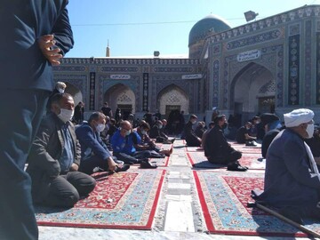 تصاویری از حضور مردم عزادار در حرم مطهر رضوی