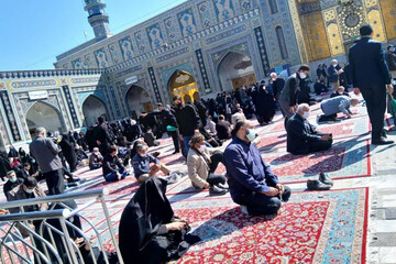 ببینید | تصاویری از حضور مردم عزادار در حرم مطهر رضوی