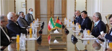ظريف يؤكد على موقف ايران المساند لعملية السلام والحوار بين الافغان