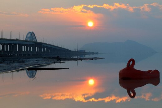 نصف شدن وسعت دریاچه ارومیه طی یک سال