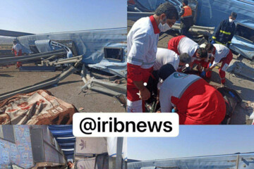 عکس | ۶ کشته در واژگونی یک اتوبوس در جاده قم به کاشان