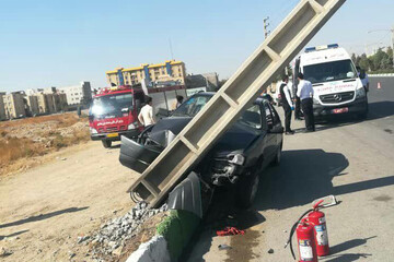 ببینید | برخورد وحشتناک پژو به تیر برق 