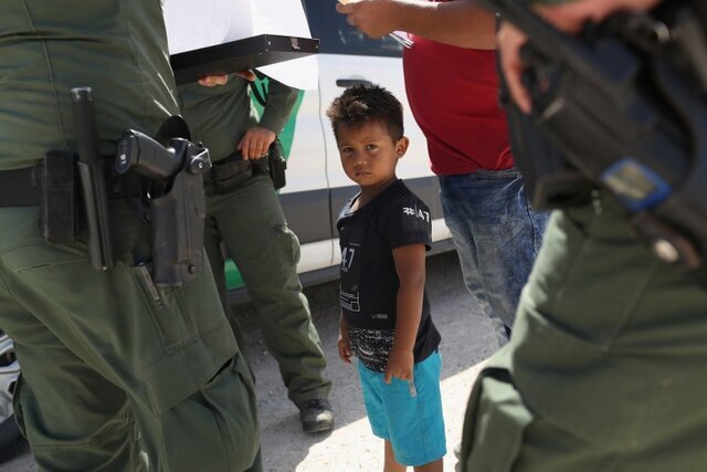 فاجعه‌ای دیگر از سیاست مهاجرتی ترامپ؛ گم شدن والدین ۵۴۵ کودک جدا شده
