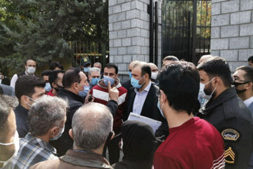  ببینید | تجمع سهامداران معترض به وضعیت بازار سرمایه در مقابل مجلس