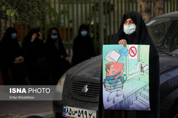 تجمع اعتراضی مقابل سفارت فرانسه در تهران