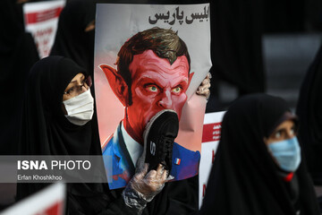 تجمع اعتراضی مقابل سفارت فرانسه در تهران
