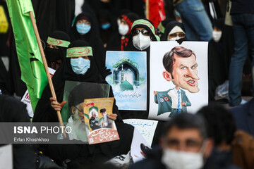 تصاویر | تجمع اعتراضی مقابل سفارت فرانسه در تهران  به دلیل اهانت به پیامبر اعظم (ص)