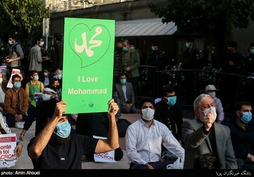 تجمع اعتراضی مقابل سفارت فرانسه در پی اهانت به پیامبر(ص)