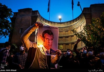تجمع اعتراضی مقابل سفارت فرانسه در پی اهانت به پیامبر(ص)