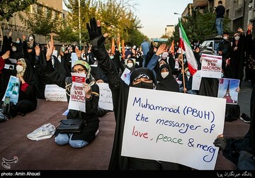 تجمع اعتراضی مقابل سفارت فرانسه در پی اهانت به پیامبر(ص)