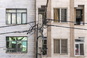 کابل‌های درهم پیچیده برق؛ تهران شهری برای زندگی؟!