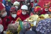 ببینید | معجزه‌ای دیگر در ترکیه؛ نجات دختر 3 ساله از زیر آوار