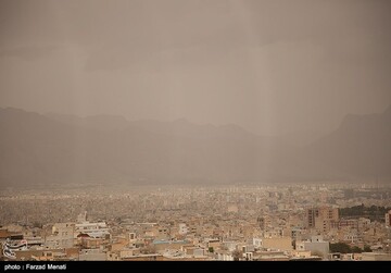 گرد و خاک هوای تهران را آلوده می‌کند
