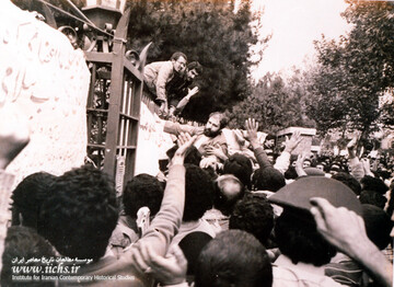 تصاویر تاریخی لحظه تسخیر لانه جاسوسی آمریکا