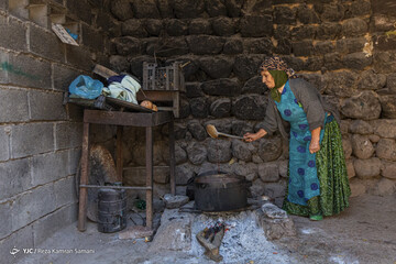 رب گیری انار در آیین سنتی «ناردُنگ»
