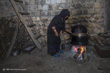 رب گیری انار در آیین سنتی «ناردُنگ»