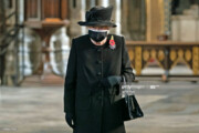 تصاویر | رونمایی از ماسک «ملکه الیزابت دوم» برای اولین بار در انظار عمومی