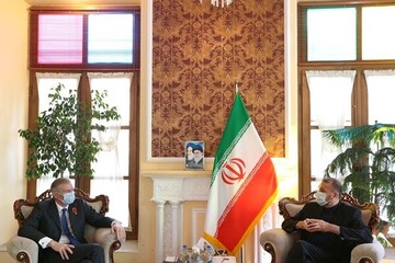 انتقادات مشاور قالیباف در دیدار با سفیر انگلیس