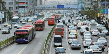 ترافیک در تهران روان است؛ مراقب خیابان‌های لغزنده باشید