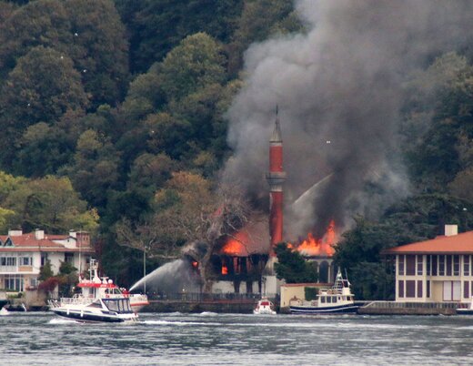 ببینید | اتفاق یا خراب‌کاری؛ آتش‌سوزی بزرگ در مسجد مهم استانبول