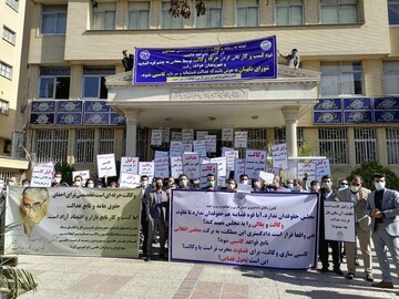 تجمع وکلای شیراز در اعتراض به یک طرح مجلس