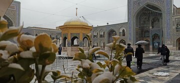 بارش دومین برف پاییزی در حرم مطهر امام رضا علیه‌السلام