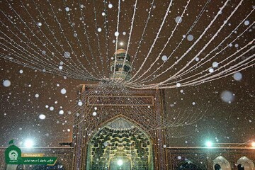 بارش دومین برف پاییزی در حرم مطهر امام رضا علیه‌السلام