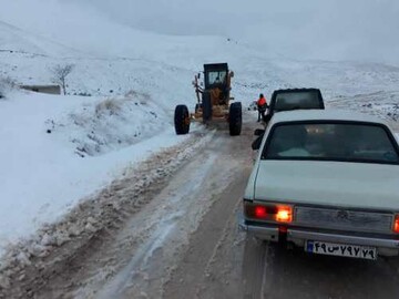 امدادرسانی راهداران به هشت دستگاه خودروی گرفتار در برف 