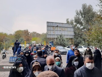 صف‌های طولانی برای خرید مرغ در روز‌های کرونایی