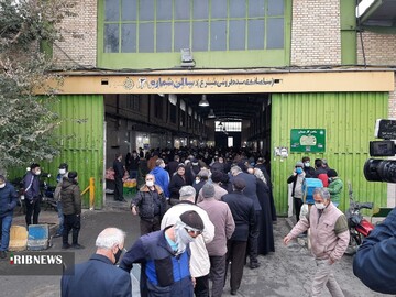 صف‌های طولانی برای خرید مرغ در روز‌های کرونایی
